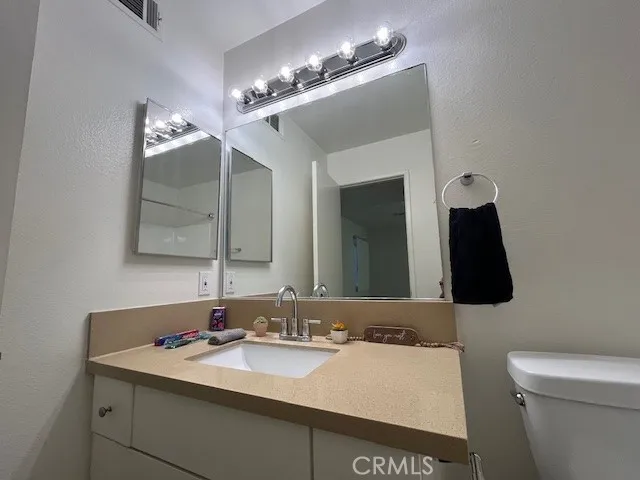 44220 San Pablo Avenue #8 Palm Desert, CA 92260