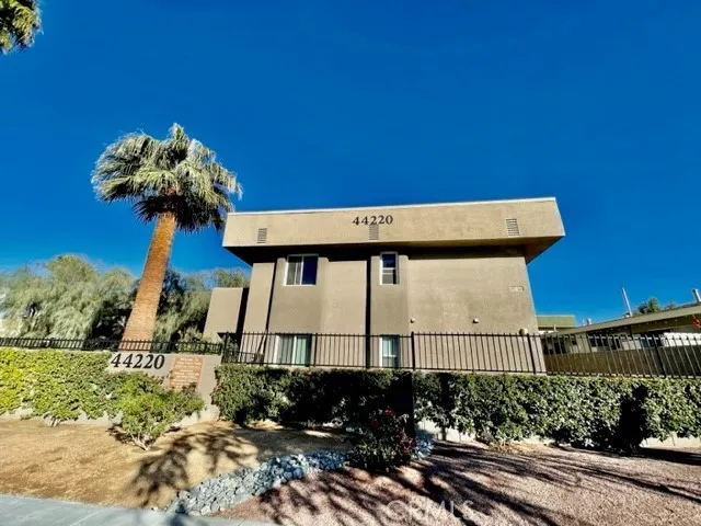 44220 San Pablo Avenue #8 Palm Desert, CA 92260