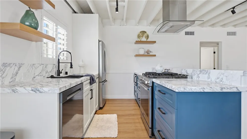 6601 Seashore Newport Beach, CA 92663