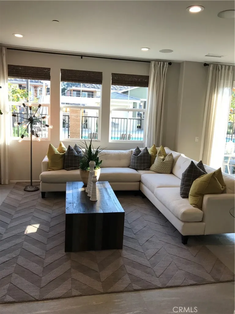 275 W Via Presido #107 Ontario, CA 91762