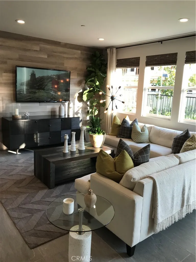 275 W Via Presido #107 Ontario, CA 91762