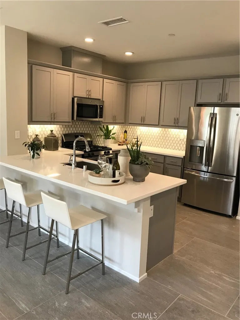 275 W Via Presido #107 Ontario, CA 91762