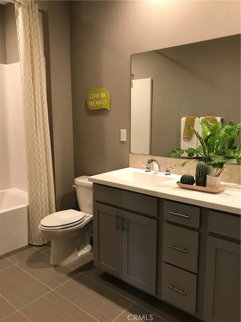 275 W Via Presido #107 Ontario, CA 91762