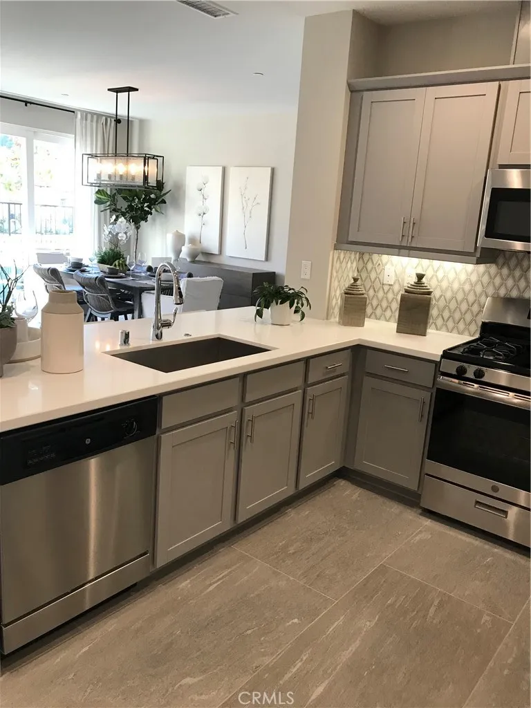 275 W Via Presido #107 Ontario, CA 91762