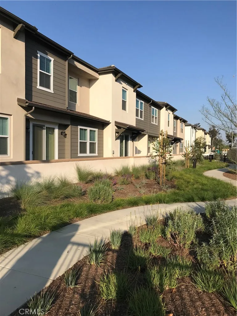 275 W Via Presido #107 Ontario, CA 91762