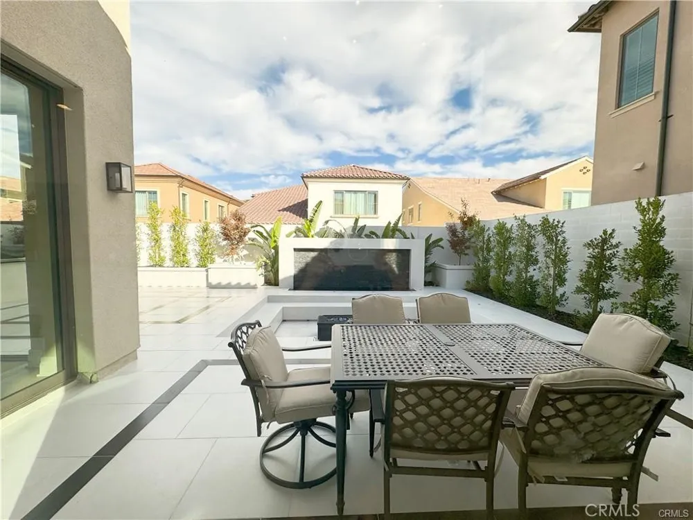105 Green Rdg Irvine, CA 92602