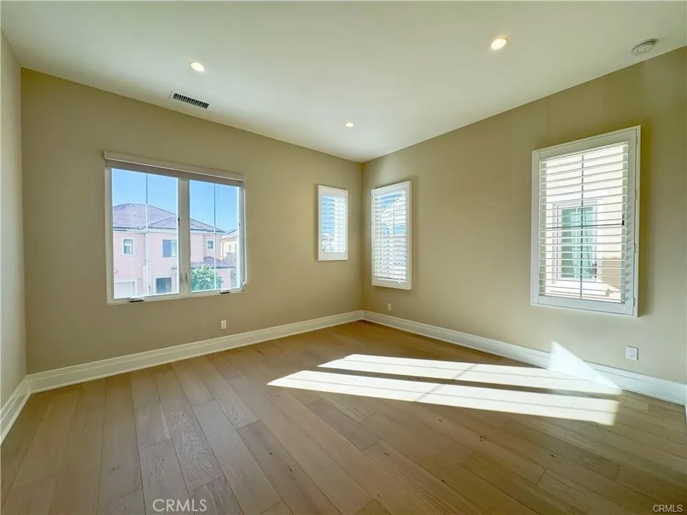 105 Green Rdg Irvine, CA 92602