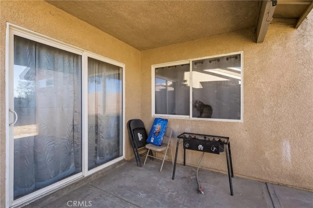676 E Bobbi Avenue Earlimart, CA 93219