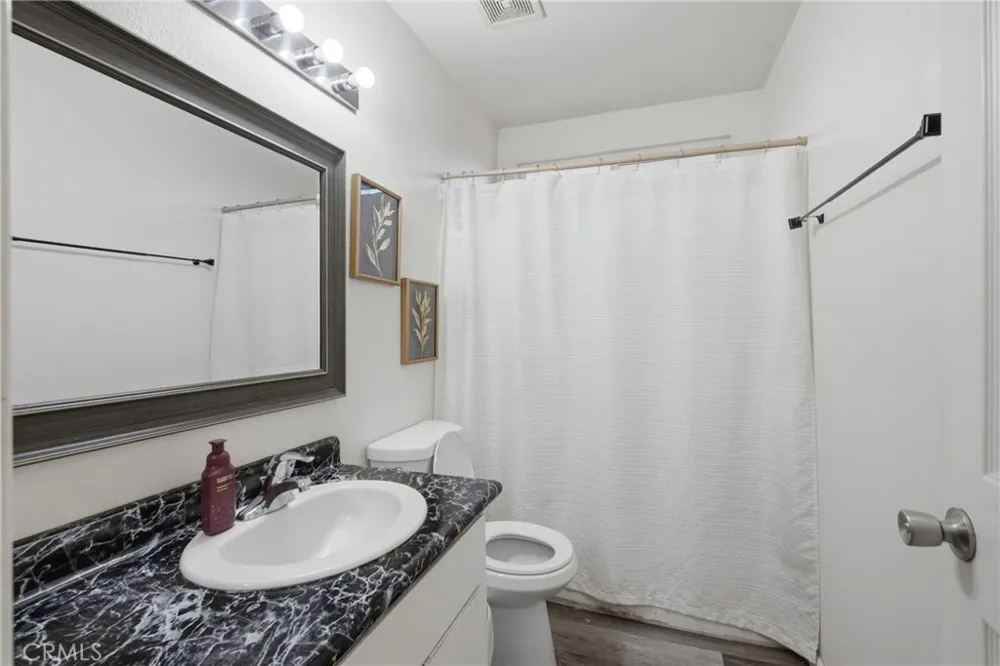 676 E Bobbi Avenue Earlimart, CA 93219