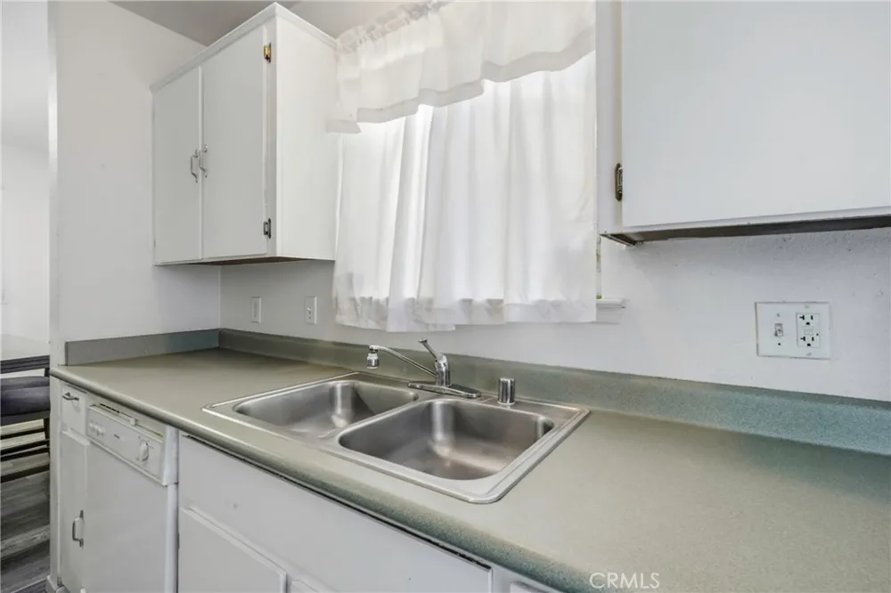 676 E Bobbi Avenue Earlimart, CA 93219