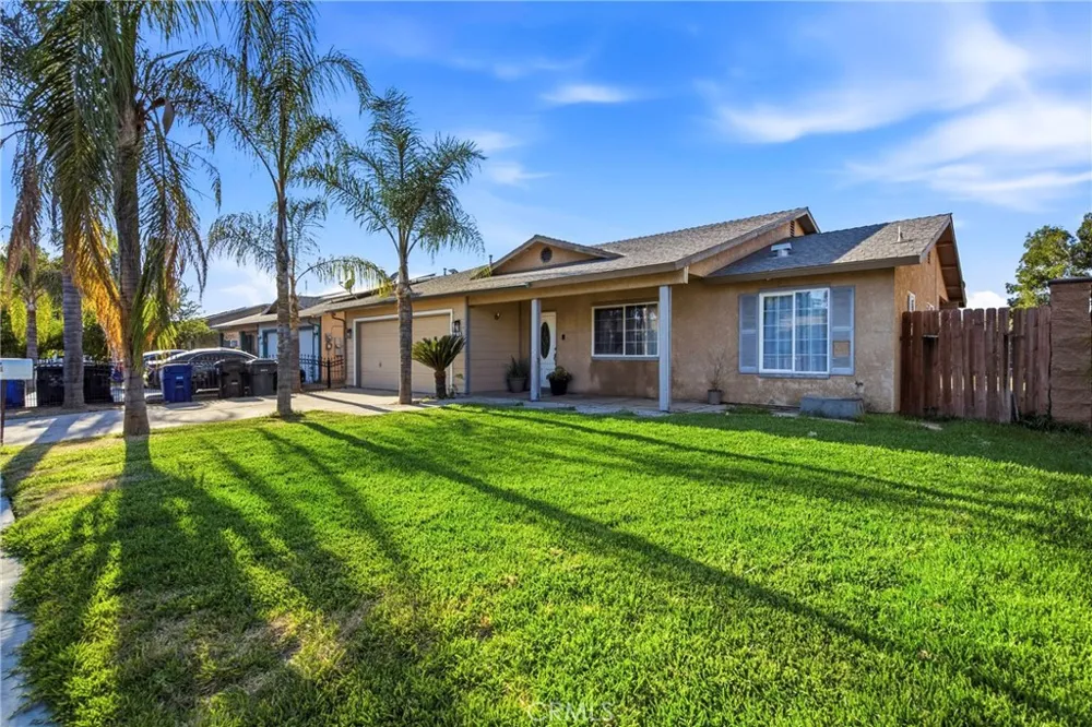 676 E Bobbi Avenue Earlimart, CA 93219