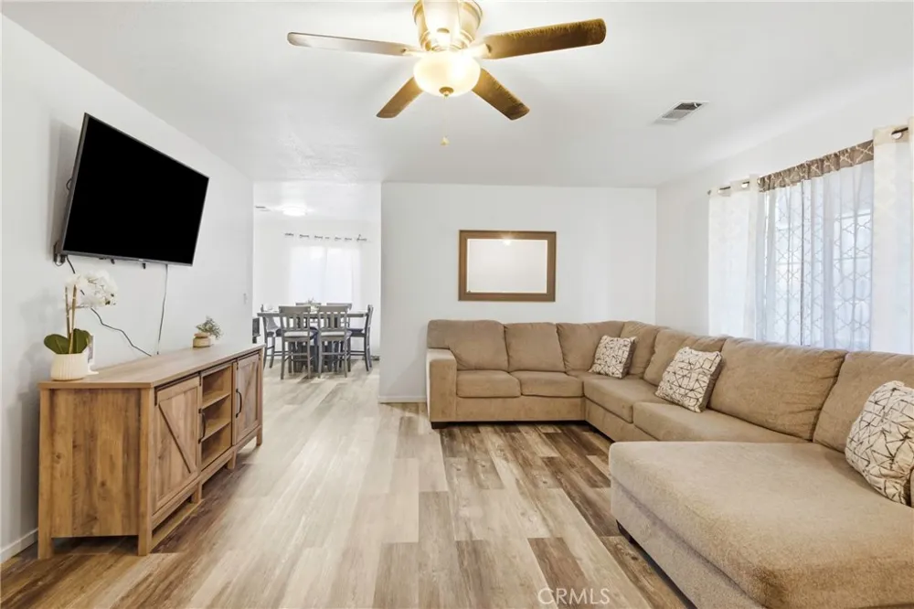 676 E Bobbi Avenue Earlimart, CA 93219