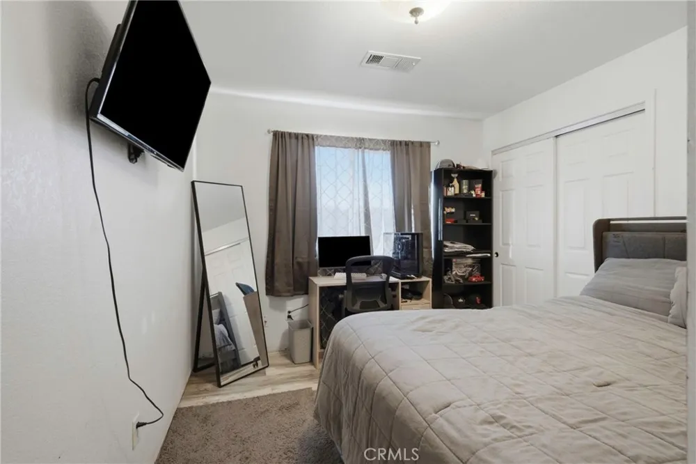 676 E Bobbi Avenue Earlimart, CA 93219