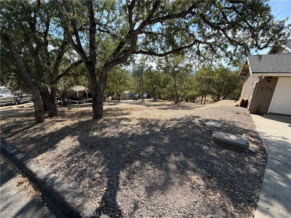 2521 Captains Walk Bradley, CA 93426