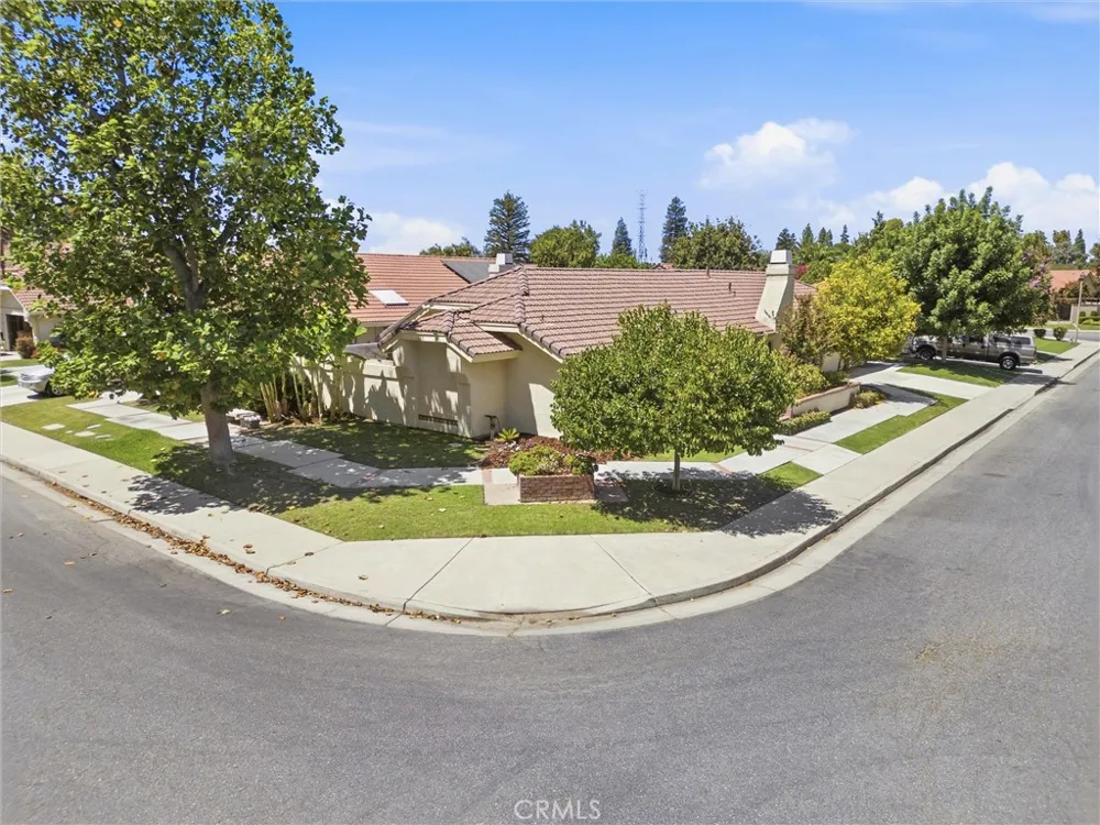 8112 Chaucer Bakersfield, CA 93311