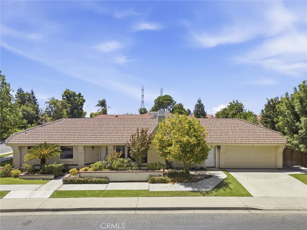 8112 Chaucer Bakersfield, CA 93311