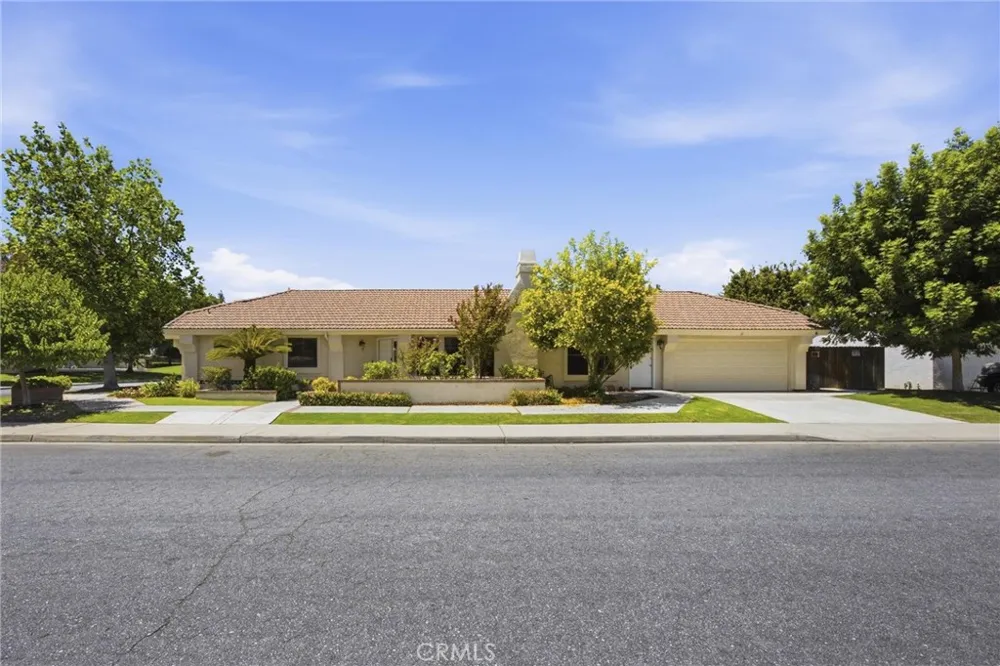 8112 Chaucer Bakersfield, CA 93311