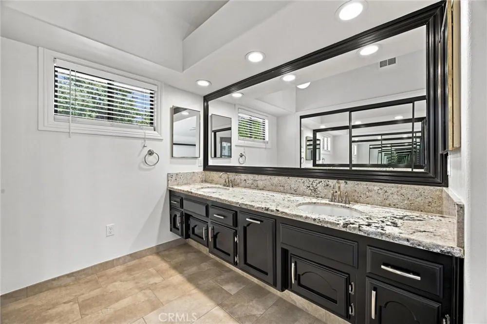8112 Chaucer Bakersfield, CA 93311