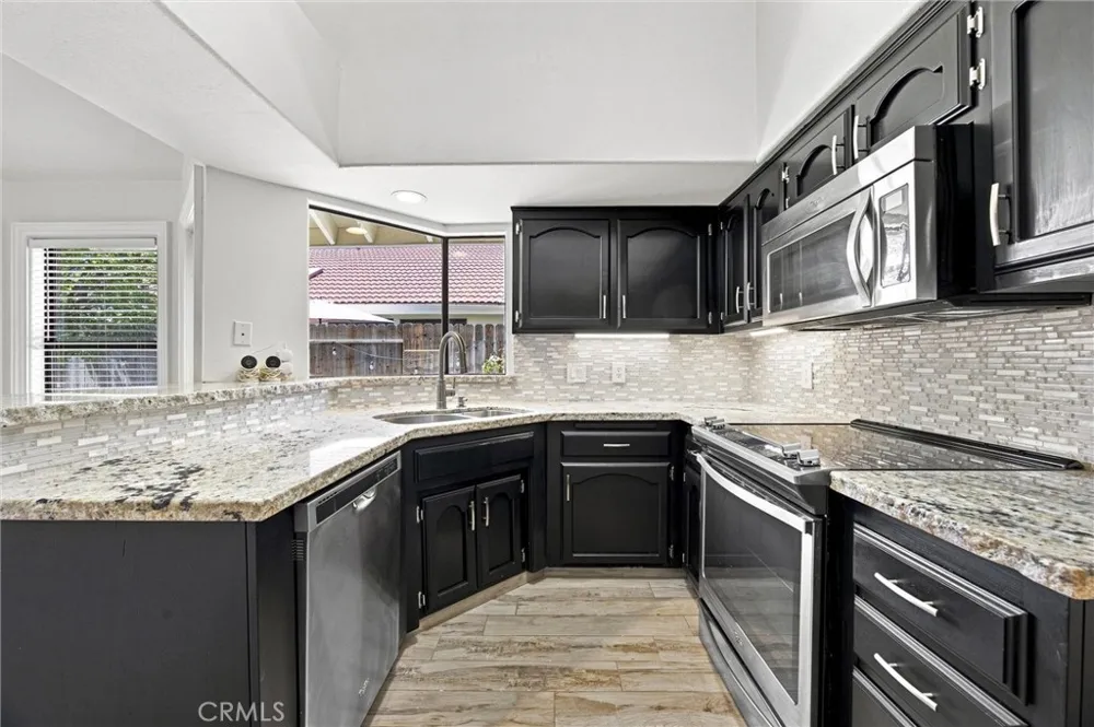 8112 Chaucer Bakersfield, CA 93311