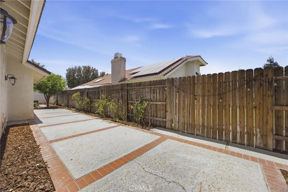 8112 Chaucer Bakersfield, CA 93311