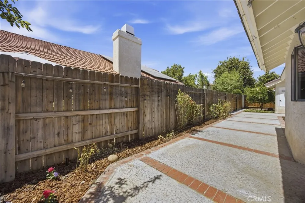 8112 Chaucer Bakersfield, CA 93311