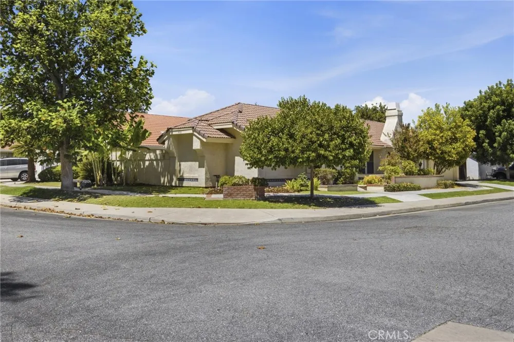 8112 Chaucer Bakersfield, CA 93311