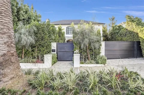 725 Doheny
