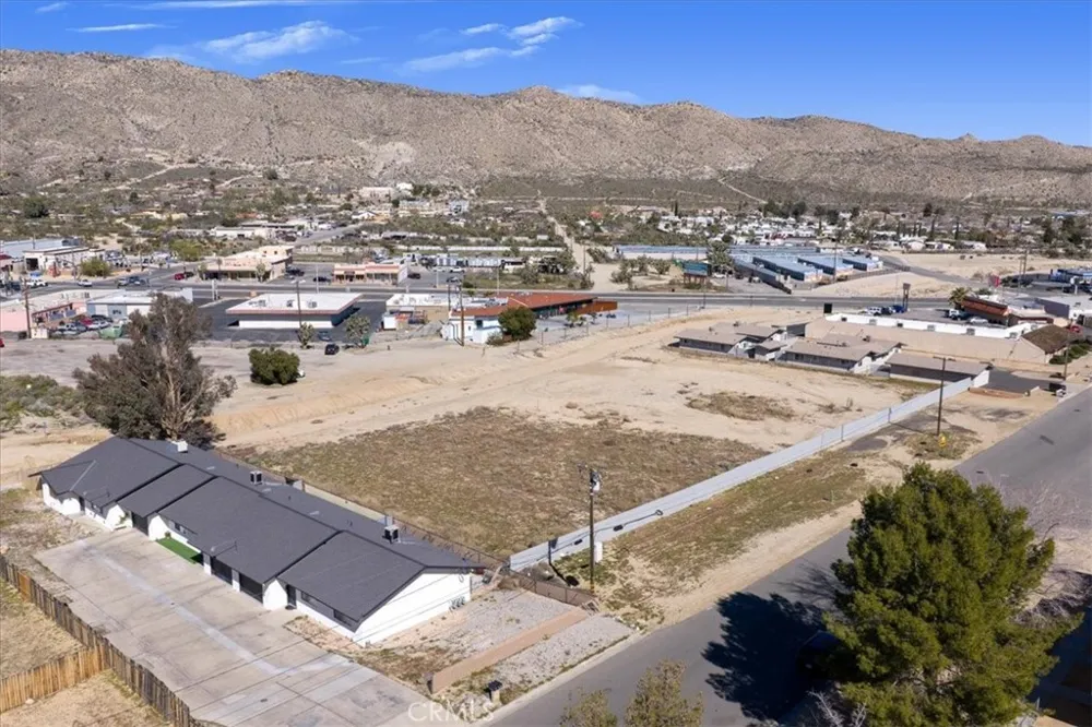 7408 Acoma Trail Yucca Valley, CA 92284