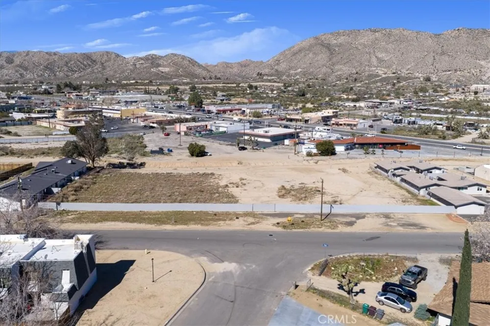 7408 Acoma Trail Yucca Valley, CA 92284