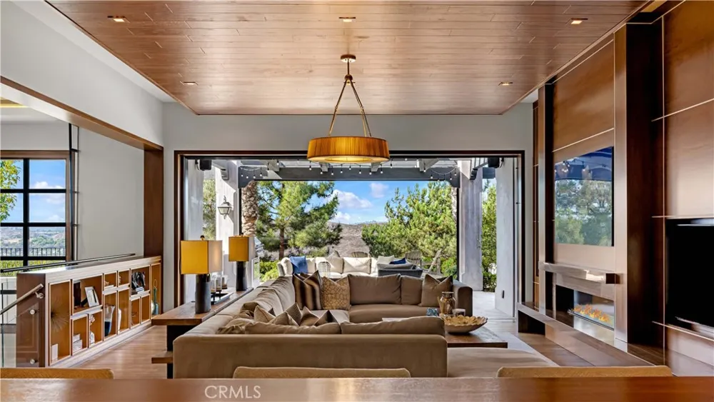 2 Thomas Road Ladera Ranch, CA 92694