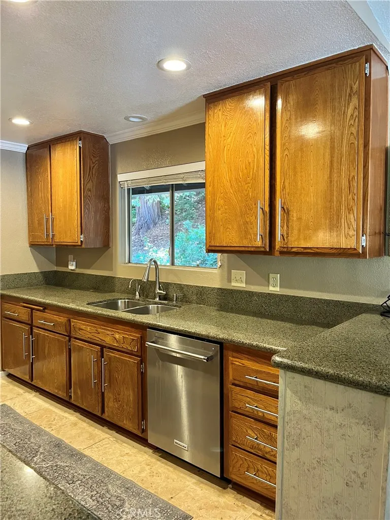 109 Rockledge Lane Lake Arrowhead, CA 92352