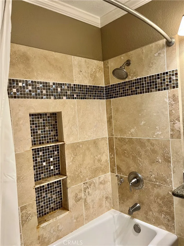 109 Rockledge Lane Lake Arrowhead, CA 92352