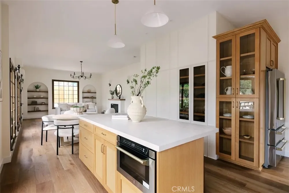 2050 Las Palmas Avenue Los Angeles, CA 90068