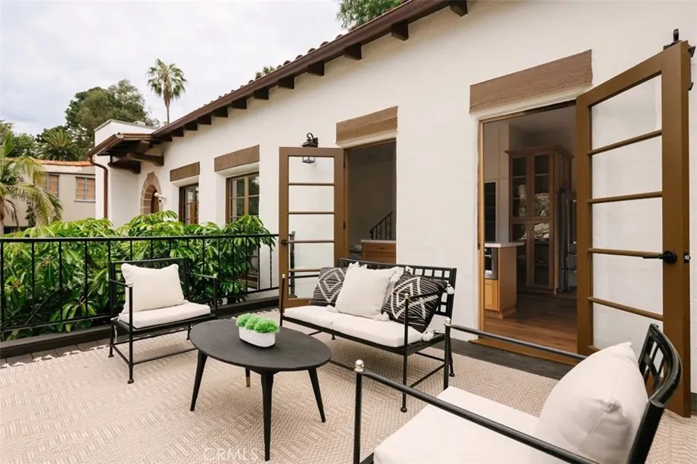 2050 Las Palmas Avenue Los Angeles, CA 90068