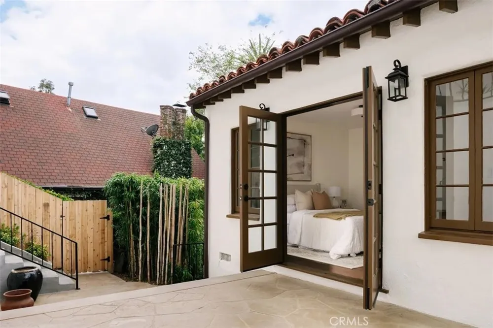2050 Las Palmas Avenue Los Angeles, CA 90068