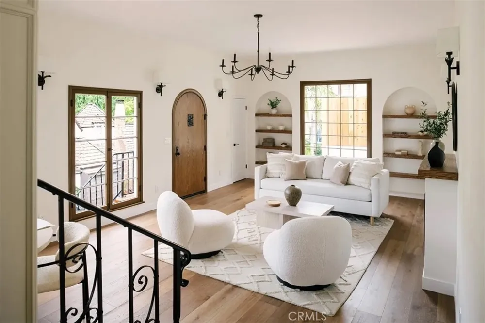 2050 Las Palmas Avenue Los Angeles, CA 90068