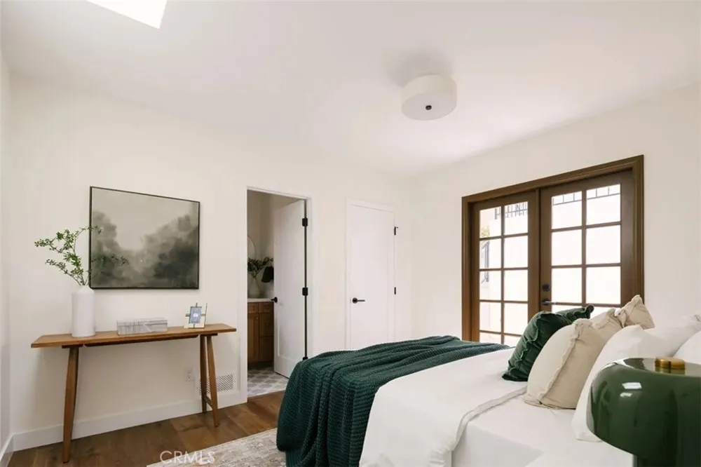 2050 Las Palmas Avenue Los Angeles, CA 90068