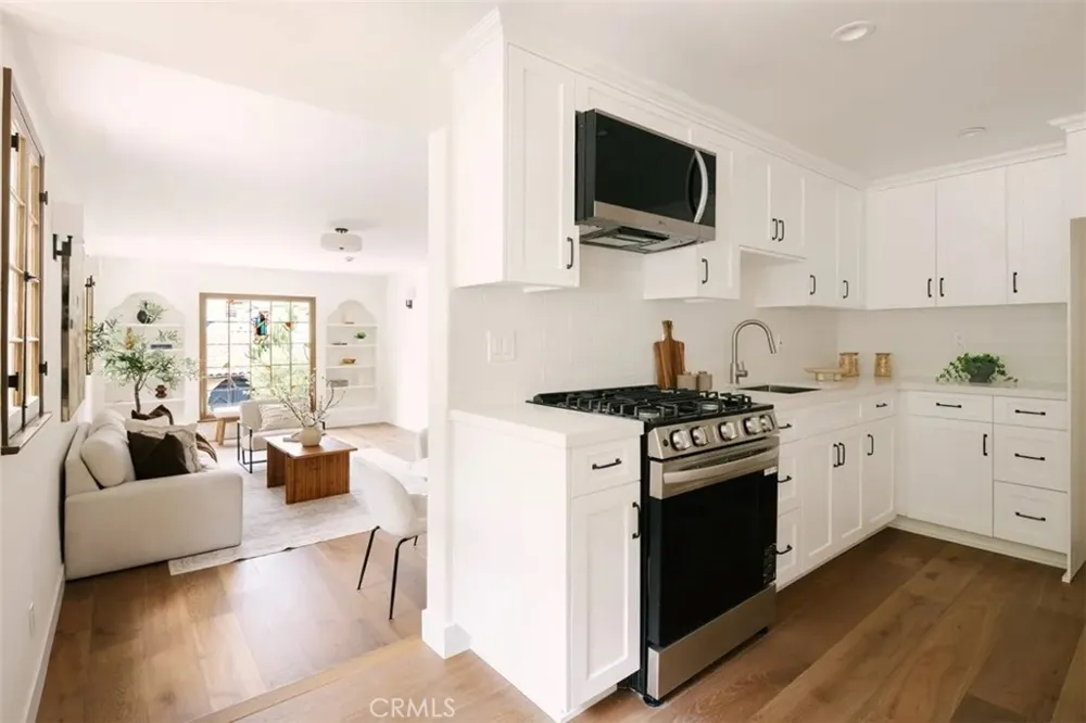 2050 Las Palmas Avenue Los Angeles, CA 90068