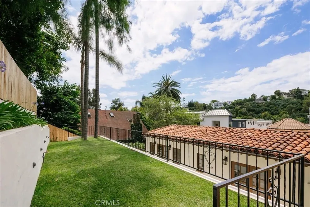 2050 Las Palmas Avenue Los Angeles, CA 90068