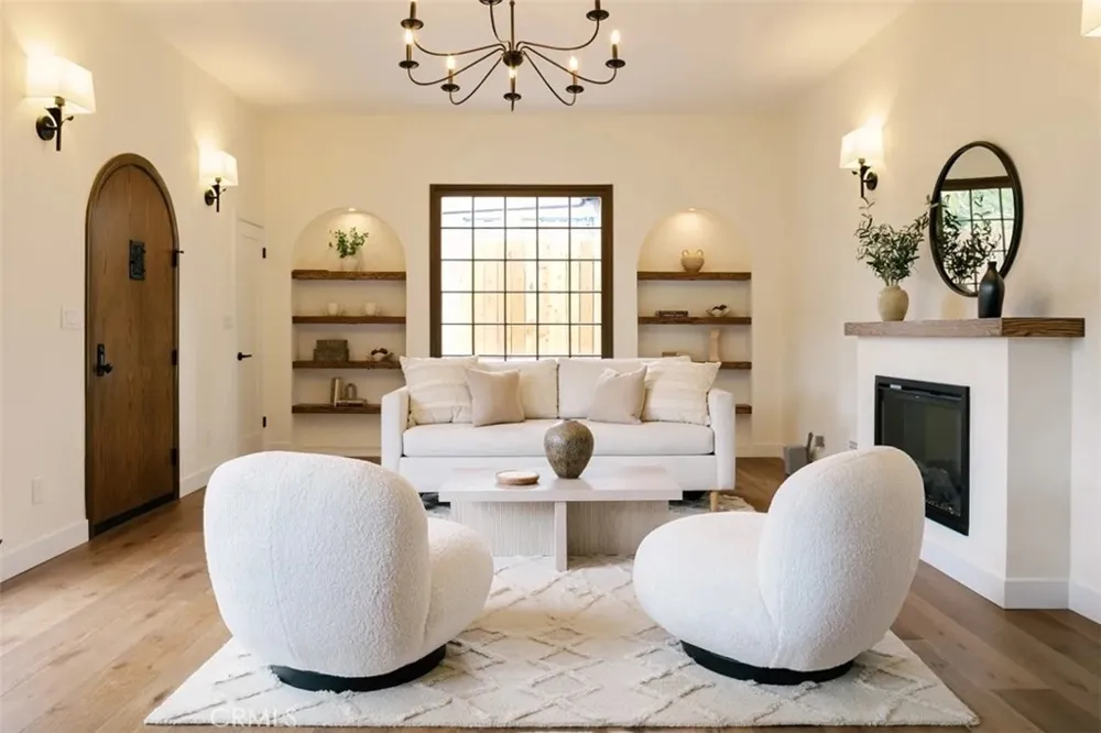 2050 Las Palmas Avenue Los Angeles, CA 90068