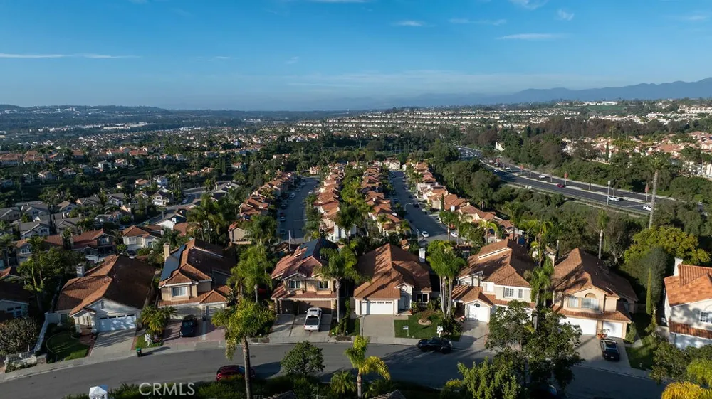 28645 Via Pasatiempo Laguna Niguel, CA 92677