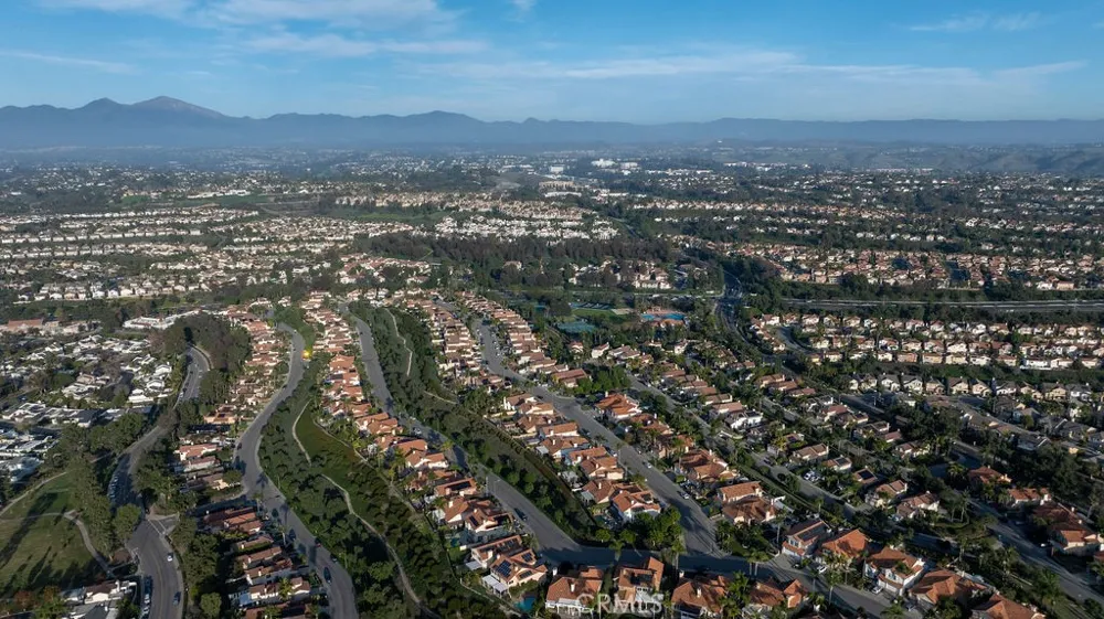 28645 Via Pasatiempo Laguna Niguel, CA 92677