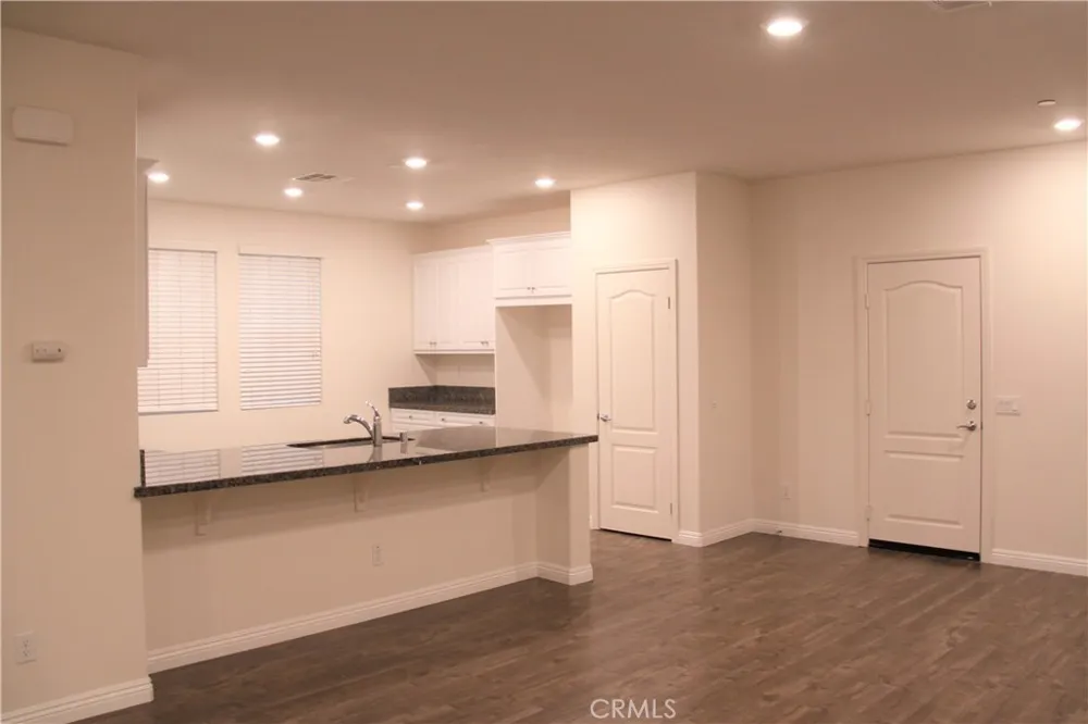 6105 Rosewood Way Eastvale, CA 92880