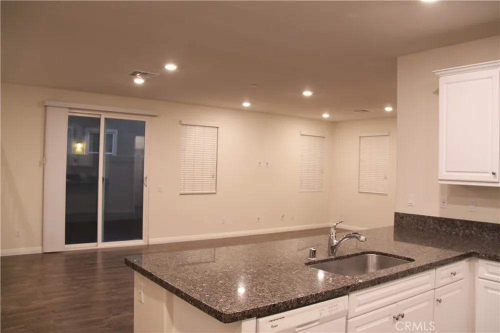 6105 Rosewood Way Eastvale, CA 92880