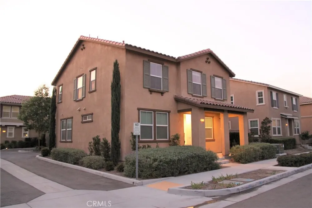 6105 Rosewood Way Eastvale, CA 92880