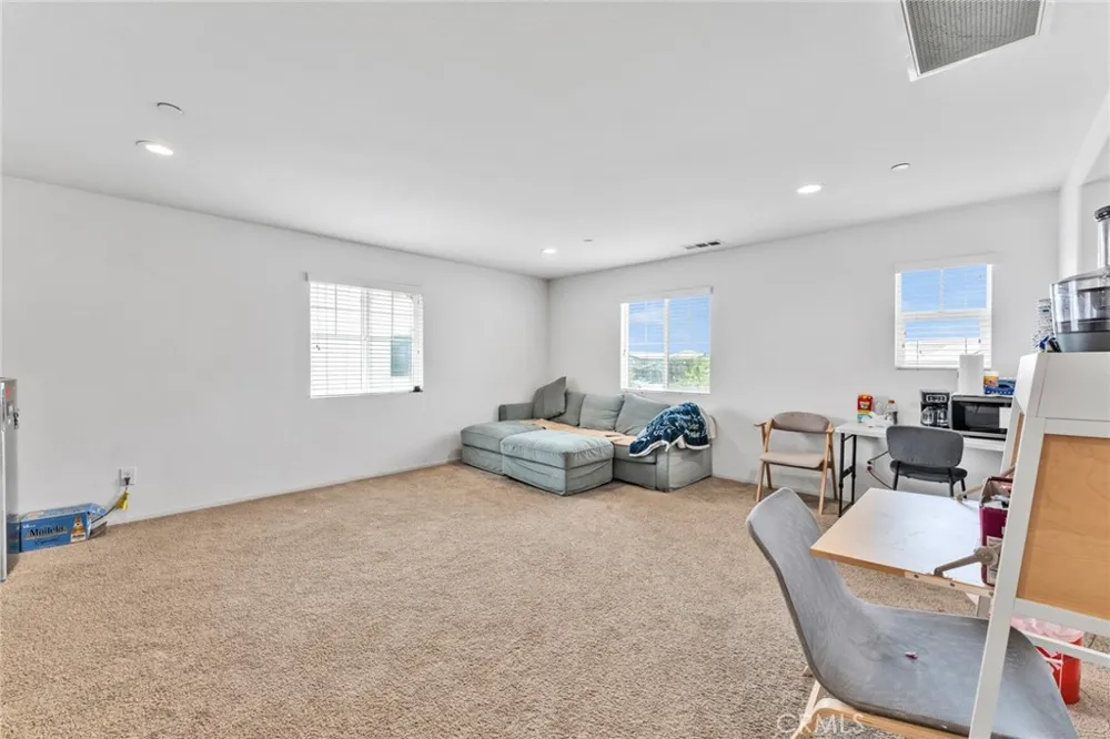 2492 E Williamsburg Ontario, CA 91761