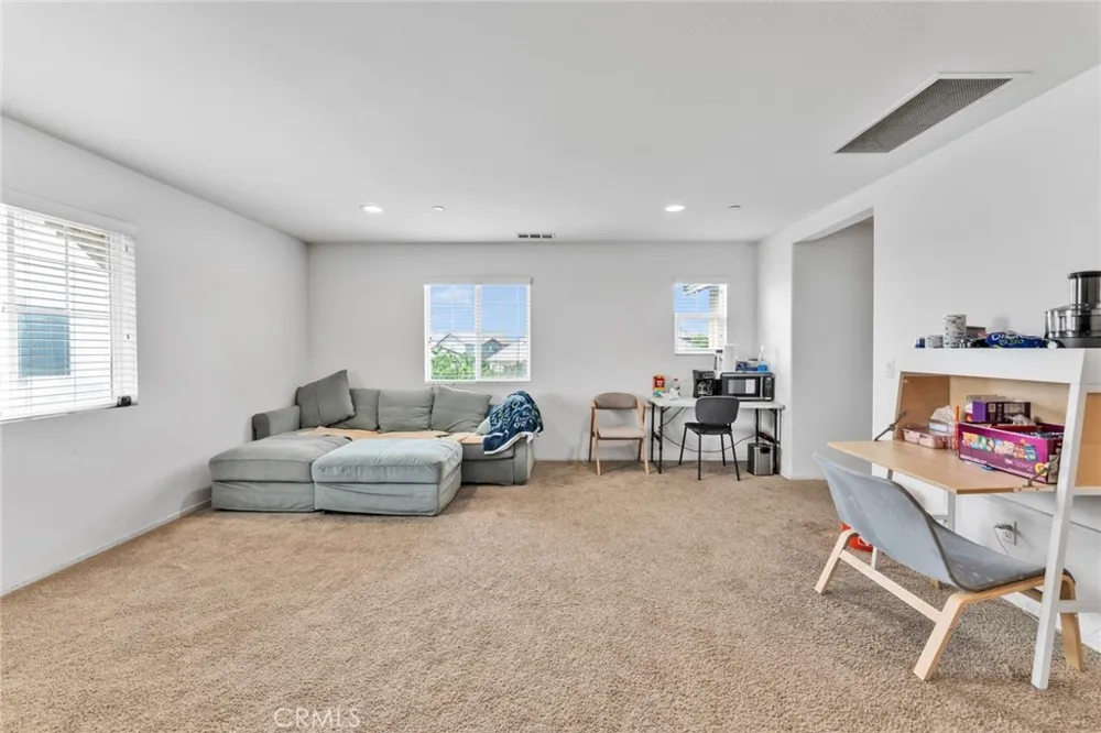 2492 E Williamsburg Ontario, CA 91761