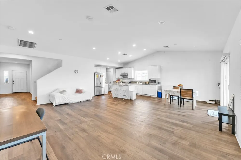 2492 E Williamsburg Ontario, CA 91761
