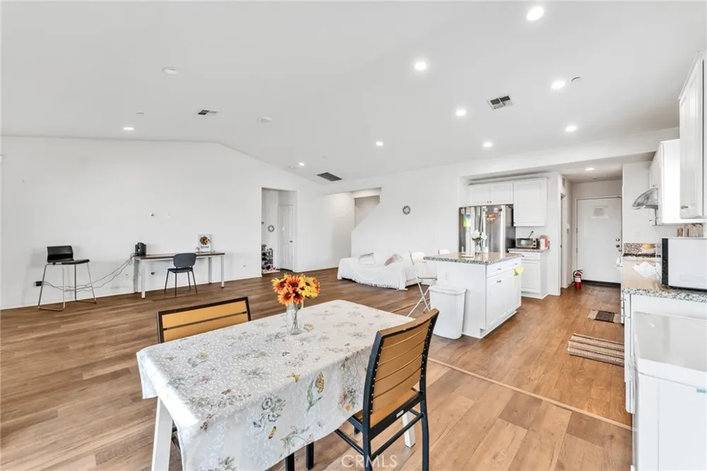 2492 E Williamsburg Ontario, CA 91761