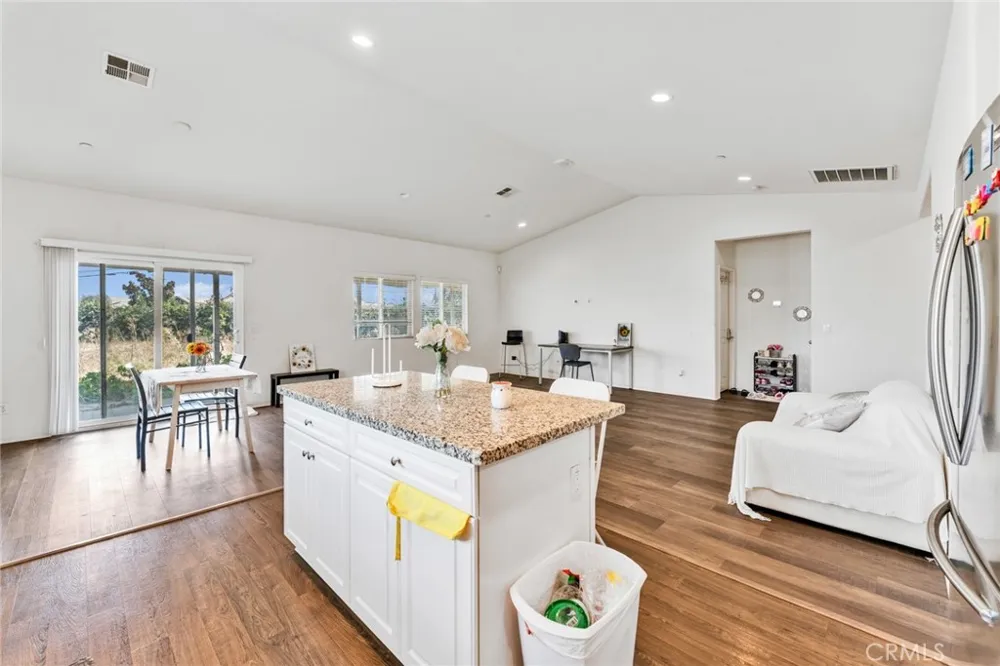 2492 E Williamsburg Ontario, CA 91761